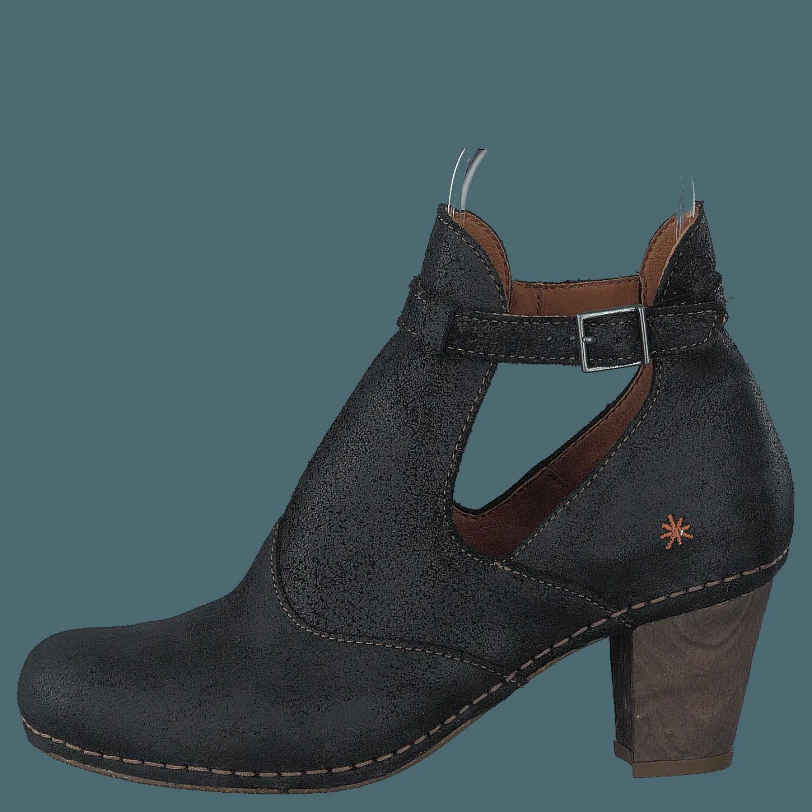 Art 143 I Meet Black