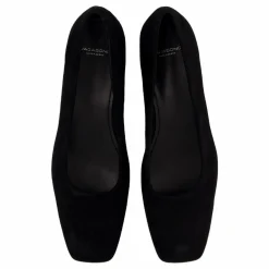 Vagabond Debbie Black