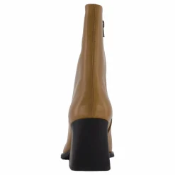 Vagabond Hedda Sepia