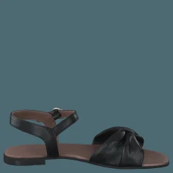 Ten Points Madeleine Black