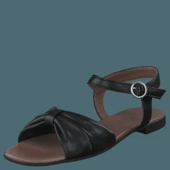 Ten Points Madeleine Black