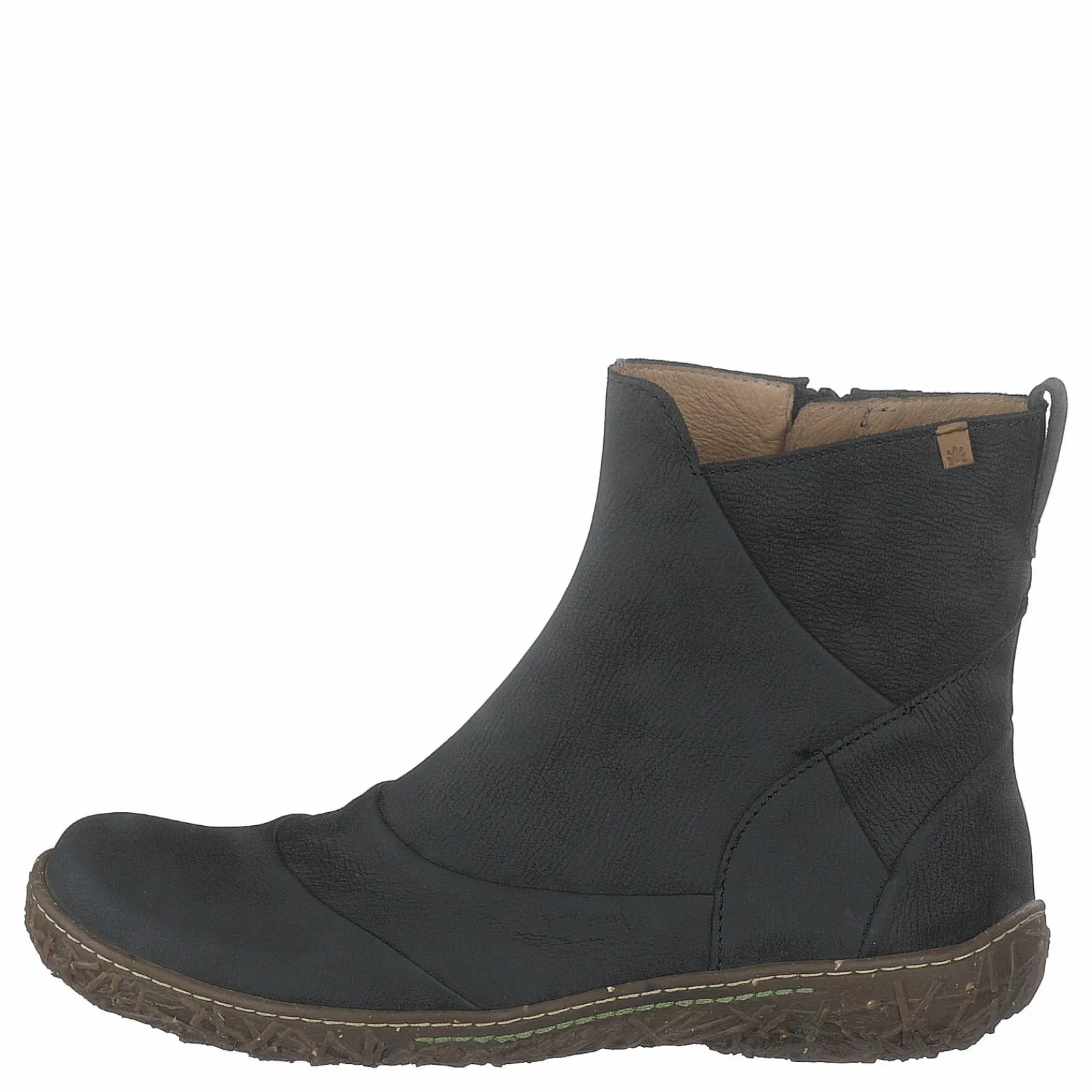 El Naturalista Nido Ella Black