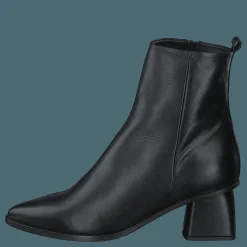 Nude of Scandinavia Petra Osaka / Nero