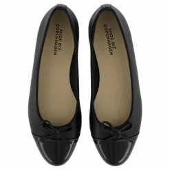 Shoe Biz Stine Black