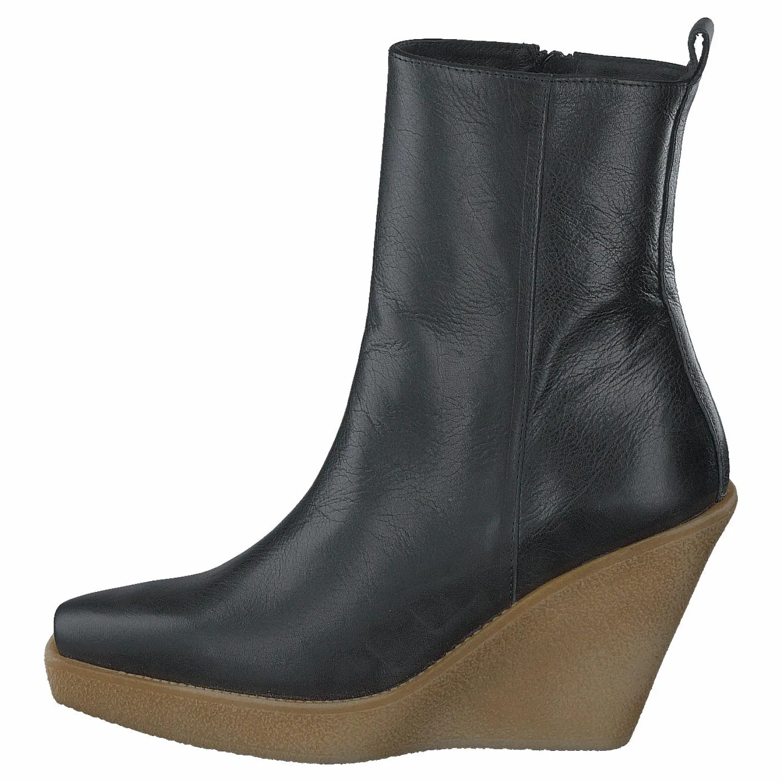 Nude of Scandinavia Ubah Saratoga / Nero