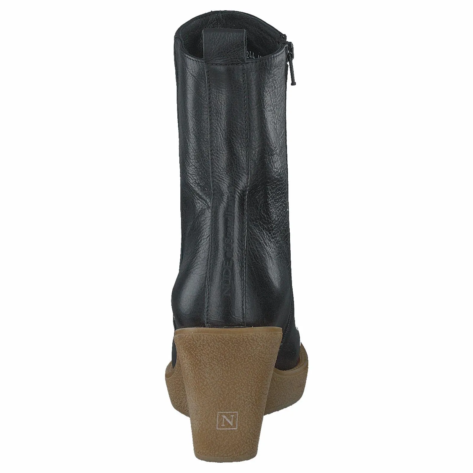 Nude of Scandinavia Ubah Saratoga / Nero