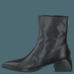 Vagabond Vivian Black