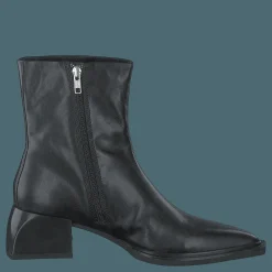 Vagabond Vivian Black